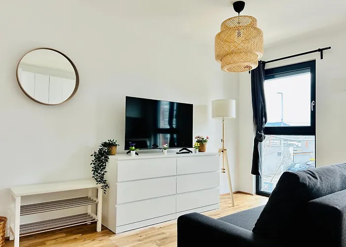 Modern With Balcony & Free Parking - Near Metro Βιέννη
