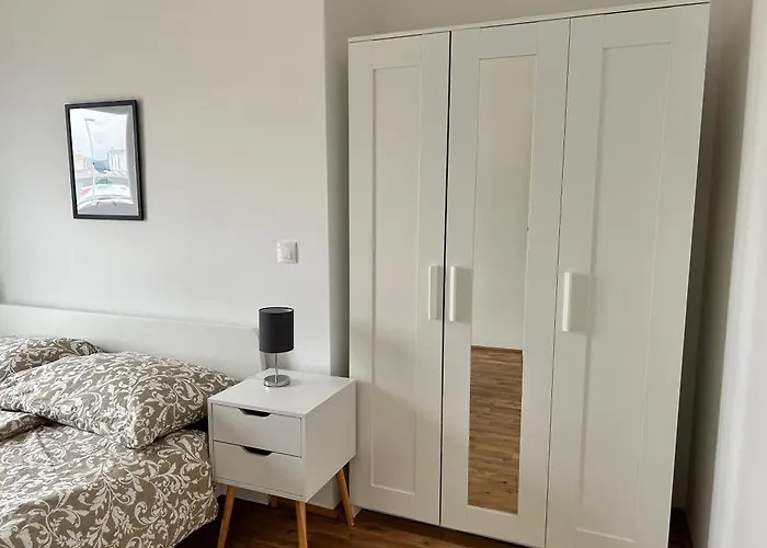 Modern With Balcony & Free Parking - Near Metro Διαμέρισμα *