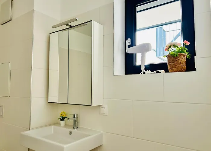 Modern With Balcony & Free Parking - Near Metro Βιέννη