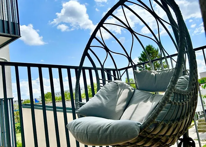 Modern With Balcony & Free Parking - Near Metro Διαμέρισμα *