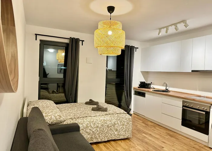 Modern With Balcony & Free Parking - Near Metro