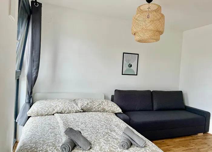 Modern With Balcony & Free Parking - Near Metro Βιέννη